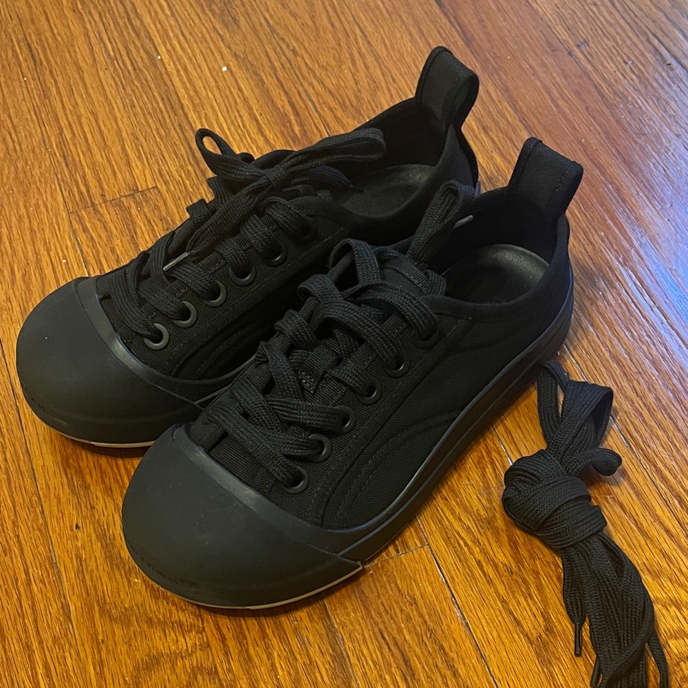 Bottega Veneta Black Low-Top Athletic Sneakers